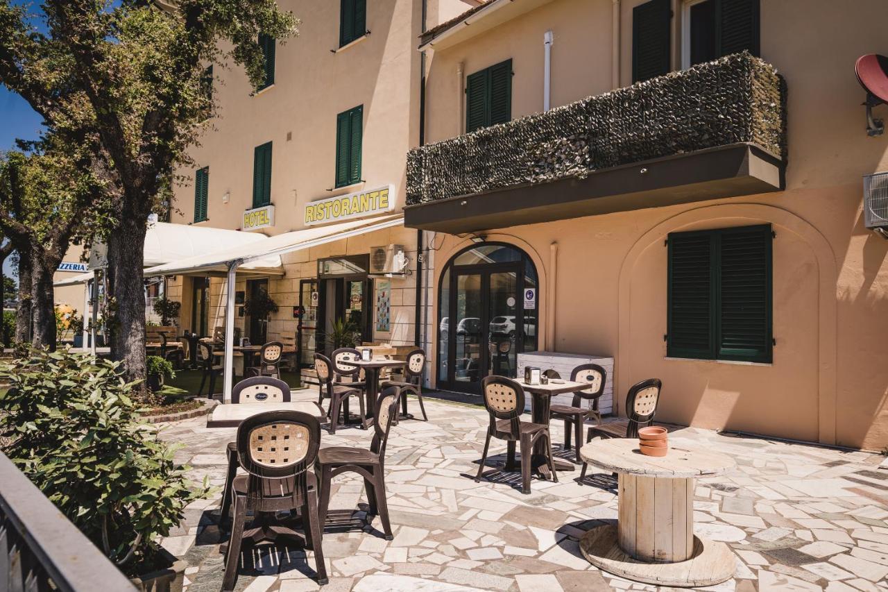 Hotel The Flash - Venturina Terme Ngoại thất bức ảnh