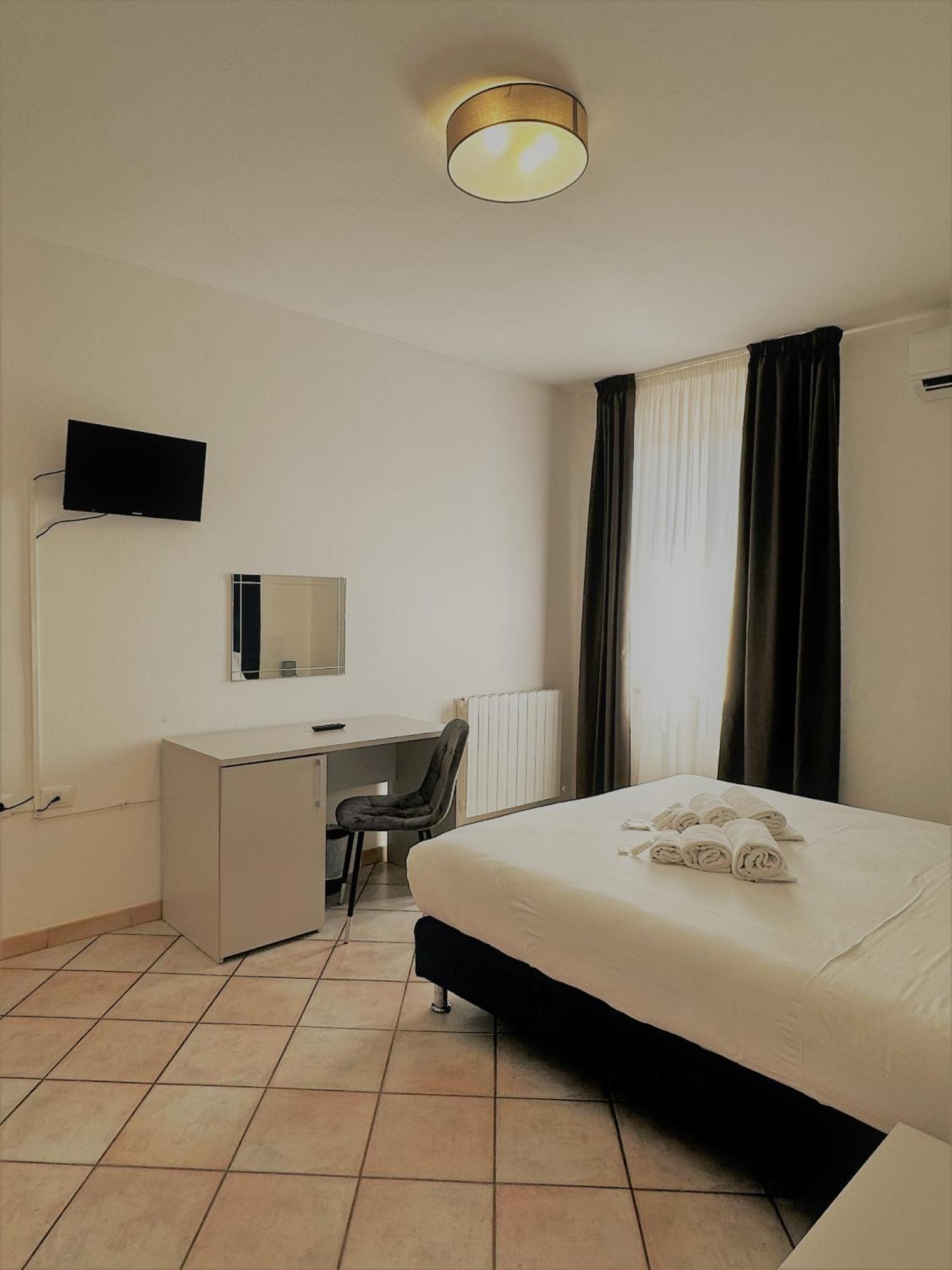 Hotel The Flash - Venturina Terme Ngoại thất bức ảnh